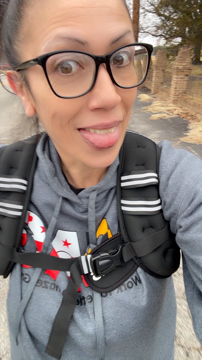 _Deadmomalive's tweet photo. Good morning and happy Monday,
Had a great morning workout!
1hr min Lower body work out and then 30 min rucking session on my walking pad!
Rucking has so many benefits & really helps keep you in that calorie deficit that’s needed to properly burn fat!
#zelus #Muscletraining https://t.co/4U26GRZ4XU