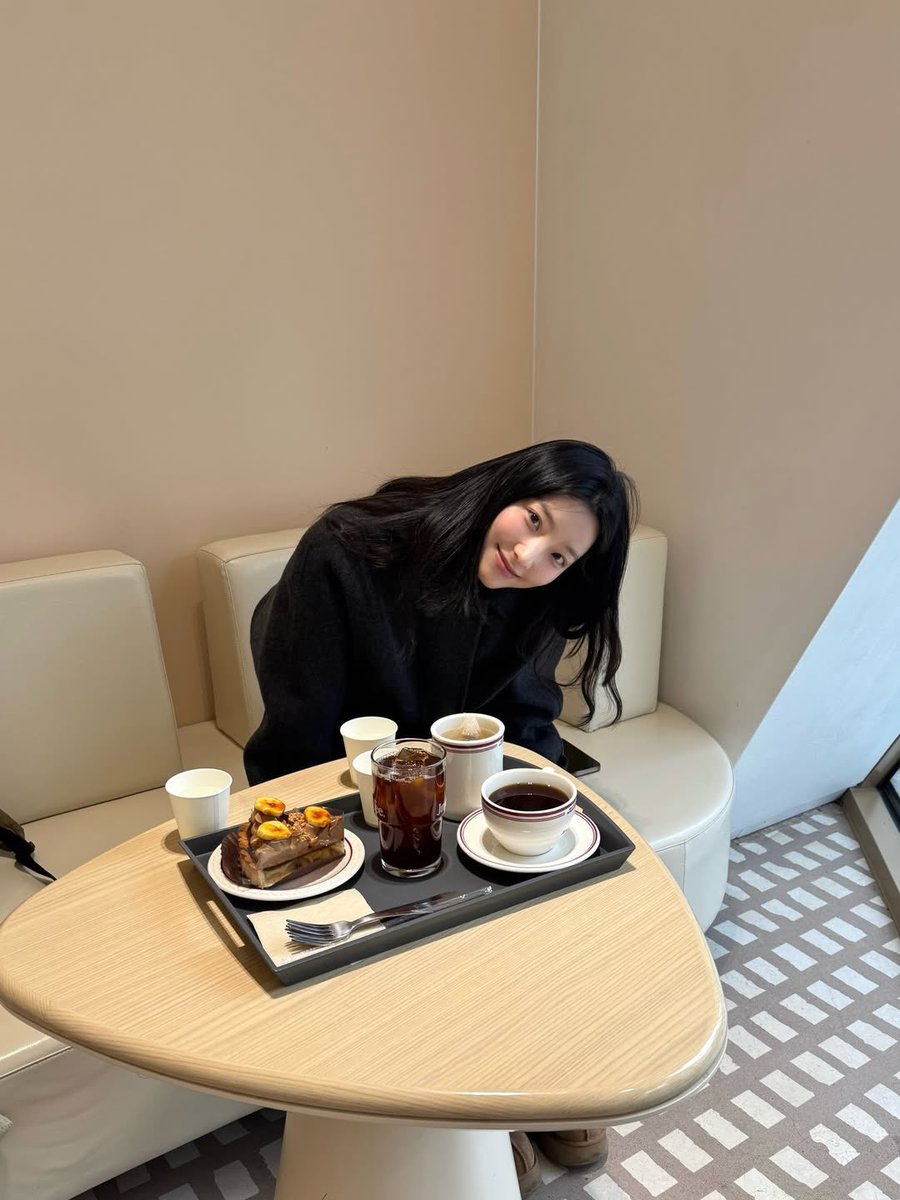 “모든여자애들이얼굴을붉히기시작함”