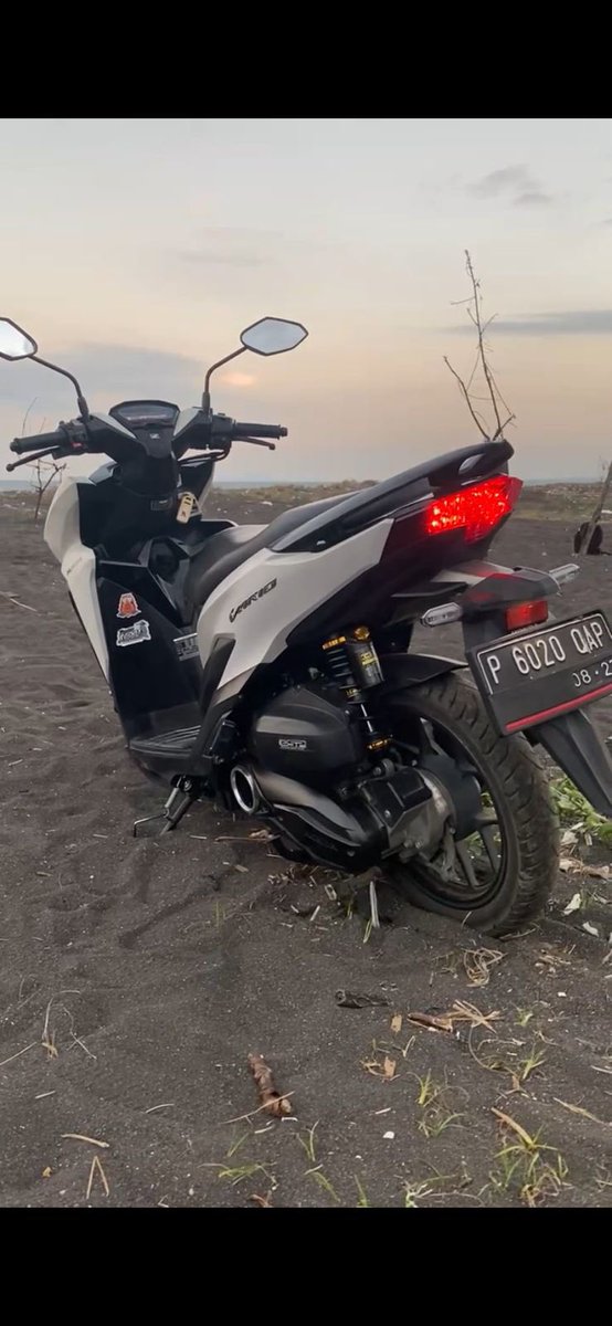fess10nopember's tweet photo. bisa minta tolong ga kak.. saya kehilangan sepes motor kak 🥺 Vario 125 led new NOPOL *P 6020 QAP* di kost daerah KTT https://t.co/V8RF7bpqXl