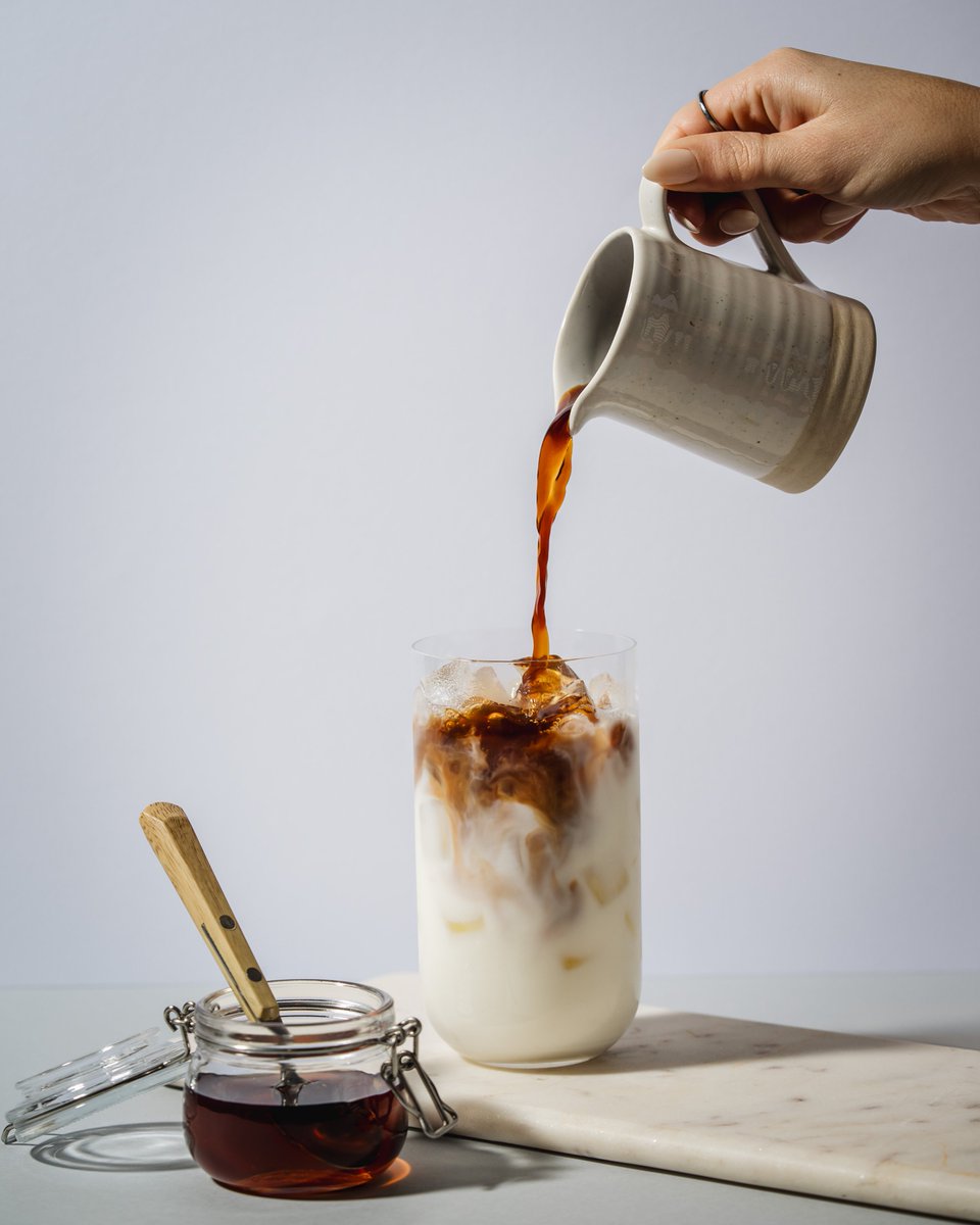 SecondCupCanada's tweet image. Life isn’t perfect, but our Iced Maple Latte is! 😋

-
La vie n’est pas parfaite, mais notre Latte glacé à l’érable l’est! 😋

#secondcup #icedcoffee #maple