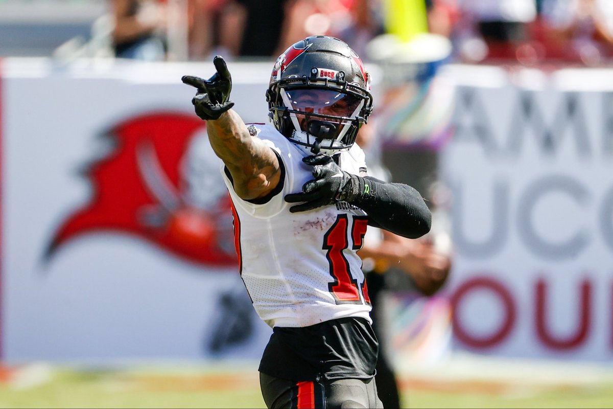 nflrums's tweet photo. 🚨🚨Awesome 

The #Bucs WR Sterling Sheperd was only 1 catch shy of hitting the 500k bonus 

The Buccaneers paid it out anyways 

Classy move https://t.co/dsCAE5B8eL