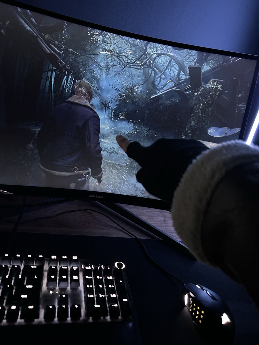 AroCentXpede's tweet photo. 4 more days till RE9! Be ready, go practice ur kicks!  #ResidentEvil4 #RE9 #ResidentEvil9 https://t.co/IdmCMV5dNK