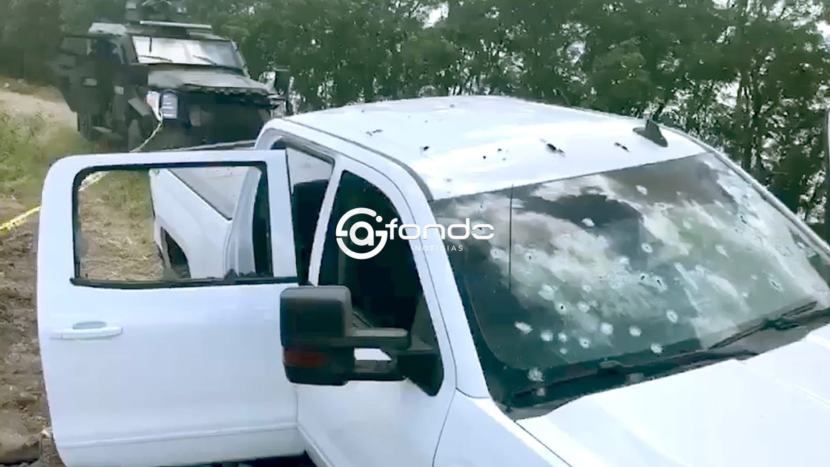 Furia_Tinta's tweet photo. 🔴 Dan detalles sobre la muerte de El Mencho: 
- Fue localizado por una mujer, pareja sentimental, que lo visitó
- Murió cuando era trasladado en un helicóptero a un hospital
- Intentó escapar por una zona boscosa
- Contaba con lanzacohetes, pero no los utilizó
- Su lugarteniente El Tuli llevaba más de 7 millones de pesos y casi un. millón de dólares en efectivo.
(Todos los detalles en los comentarios)