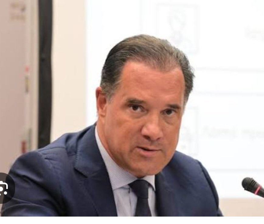 Isildurr11o's tweet photo. Πηγαίνει ο φασιστας με Ματ στα νοσοκομεία κ δέρνουν τς γιατρους.
Εγκαινιάζει πτερυγες π ειναι αδειες απο προσωπικο.
Φερνουν μπροστα του αλυσοδεμενο γιατρό κ ο θρασυδειλος τον στελνει στο αυτοφωρο λες κ εχουμε χούντα.
Κανει κοπτοραπτικη σε βιντεο κ στοχοποιει πολιτες.
Η παρακμη... https://t.co/K76UMiQcmB