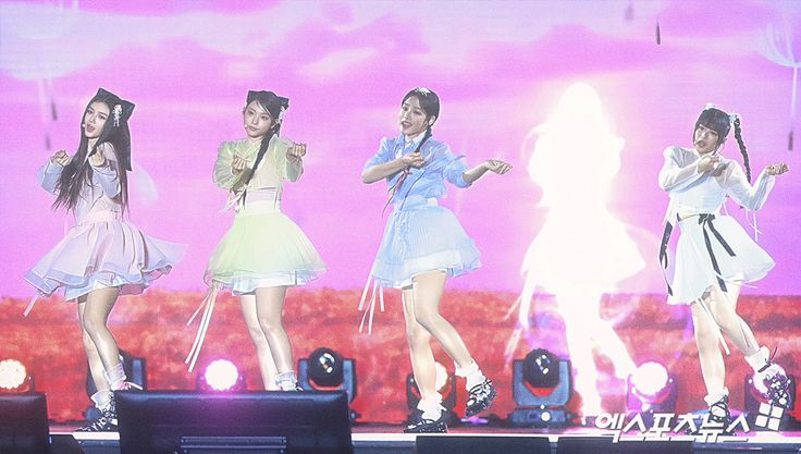 birthed one of my all time fav njz edit 🥹 (cr: @hyegums)