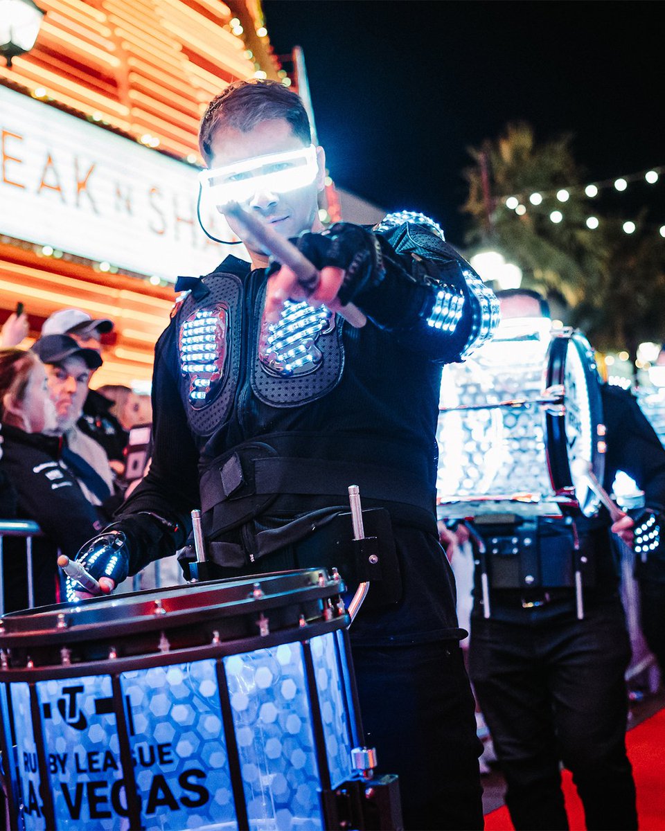 hullkrofficial's tweet photo. Don’t miss out on the Rugby League experience of a lifetime on Thursday night at the iconic Fremont Street! 🤩

Get down the front and bring the noise for the Robins when they walk on stage! 🗣️

The event begins from 5pm, entrance is free and no ticket is required ℹ️

#UpTheRobins🔴⚪️