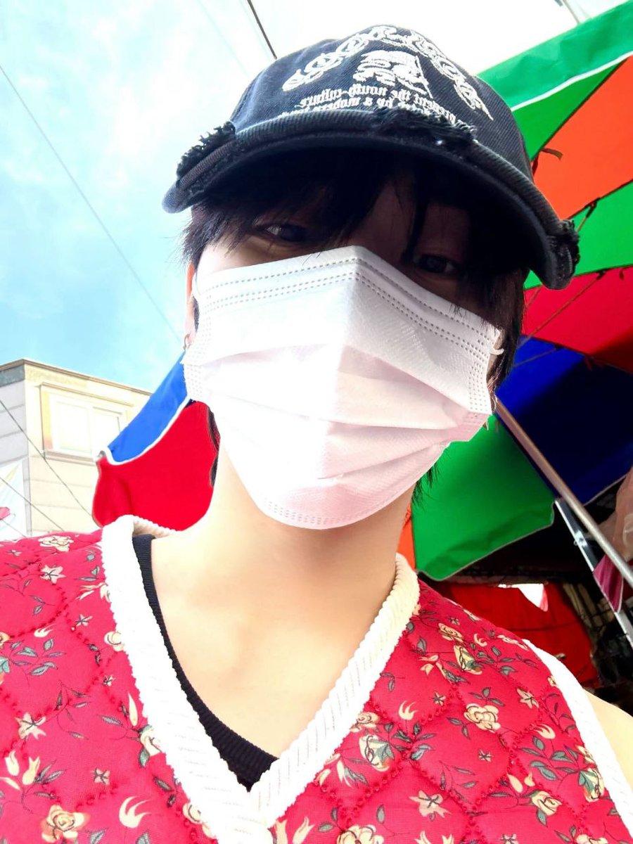 Went out for a bit and the air felt different today. I kept my cap low and just walked without thinking too much. There’s something nice about being somewhere unfamiliar, even for a short time. I think I’ll remember this kind of day for a while.