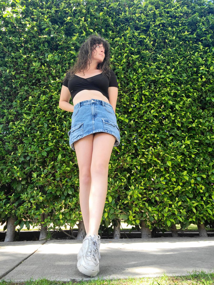 Mia Moore tweet media