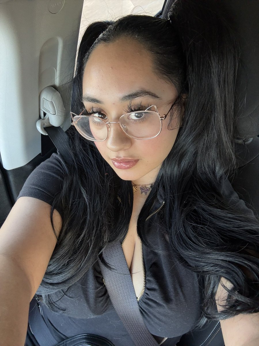 fairybugmarissa's tweet photo. I deserve to be spoiled #spoilme #spoil #paypig #findom https://t.co/FFEU4Jvrlm