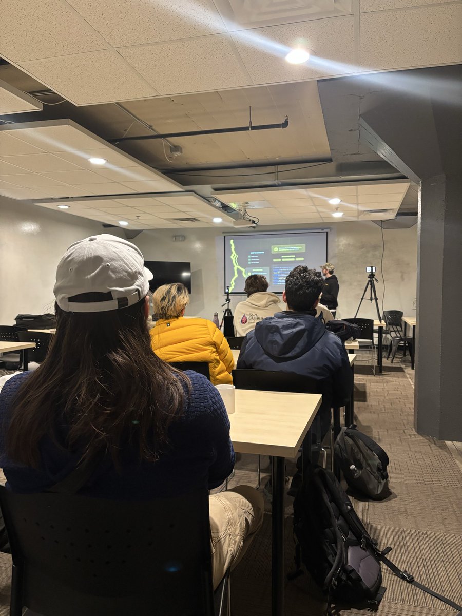 chowtato's tweet photo. fidget frog from @zen_frogs, @yunggravy spotting, classroom time, and free dawgs. perfect end to denver + the start of sui summit #suirl https://t.co/raLUgbVQiL