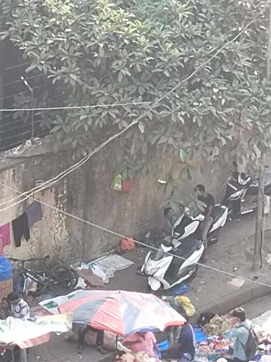 BMRAssociation's tweet photo. These are the drug peddler’s at Jhula maidan  selling drug’s openly and telling no one has guts to catch us . They are Don admitting no 1 can catch us . @AgripadaPS @MumbaiPolice @CPMumbaiPolice @mieknathshinde @Devendra_Office @narcoticsbureau #Drugspeddler https://t.co/wX8oHrGwv2