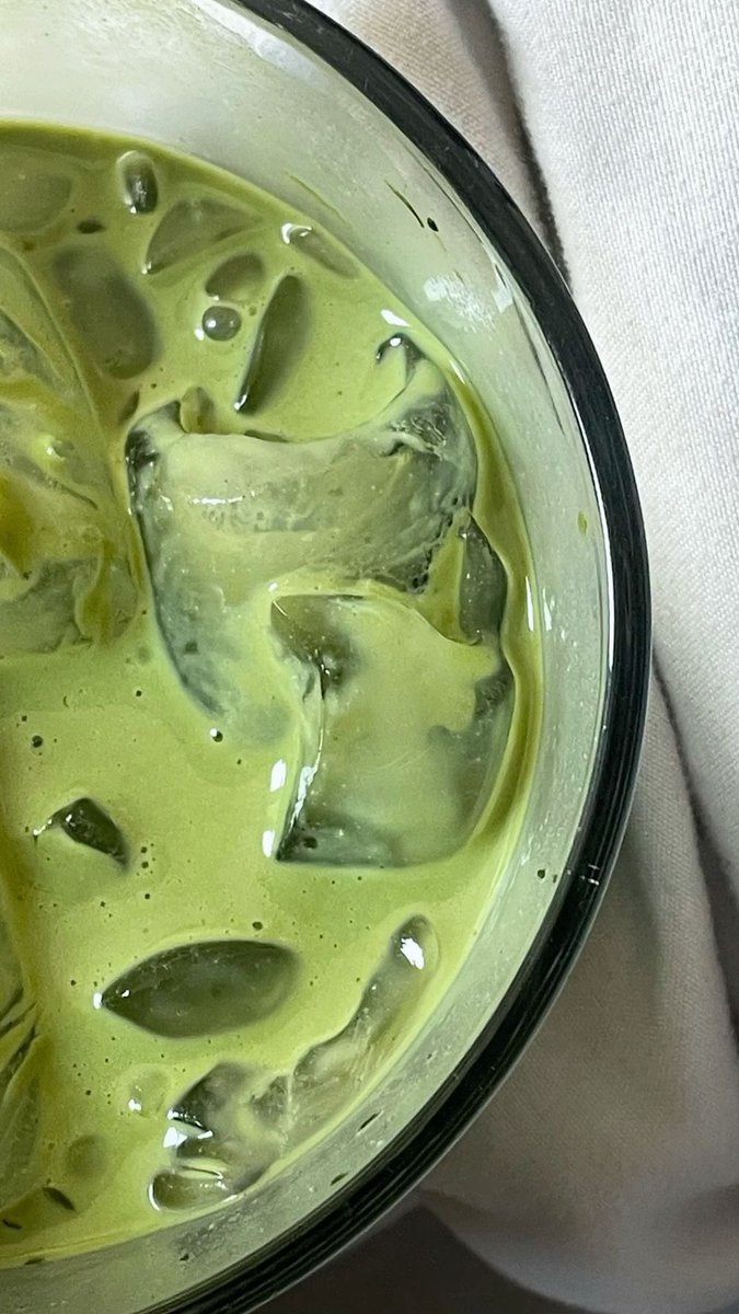 venggk's tweet photo. SUNGKEM🫶🏻sama sariwangi udah ngeluarin minuman varian matcha🫵🏻🥰

rasanya gak kalah sama matcha yang ada dicaffe tau😍, aku yakin kalian pasti penasaran aama rasanyaa JUJURR‼️🫵🏻

Sariwangi Matcha            Drink ice Matcha https://t.co/QoG5rUJd5h