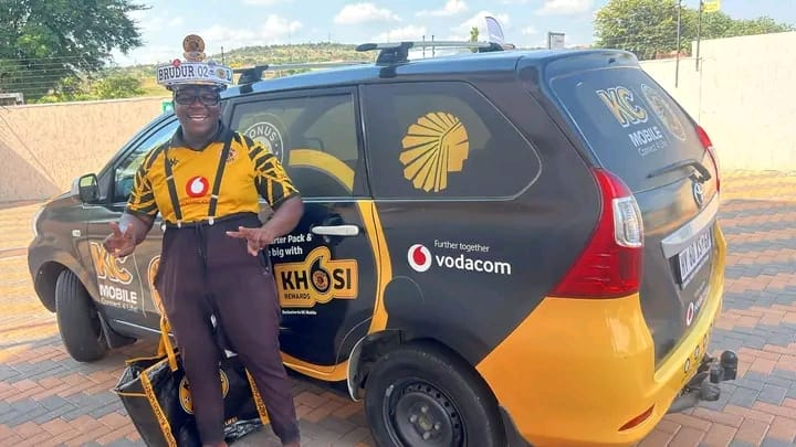 🚨BRUDUR WALE KHOS: WAS SPOTTED AT NATURENA! 🦁📉✌️🚗

Brudur Wale Khosi was spotted next to a fresh Kaizer Chiefs ride today—is there a "Masterpiece" announcement coming?

THE BRAND AUDIT:
✅AMBASSADOR VIBES: Brudur Wale Khosi is in "Killer Mode" with the club! Does this mean