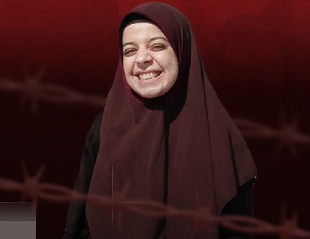 baraa_JFT20's tweet photo. استشهاد كمال عايدية، طالبة بكلية اللغات والترجمة في جامعة الأزهر معتقلة من نوفمبر 2020 بـتهمة "إساءة استخدام مواقع التواصل الاجتماعي"
ومن خلال التحقيق تعرّضت للتعذيب عشان تعترف بتهم باطلة.
استشهاد معتقلة من أكثر من ٥سنين في ظروف قاسية، محرومة من أبسط حقوقها. https://t.co/voDJKB72Ri