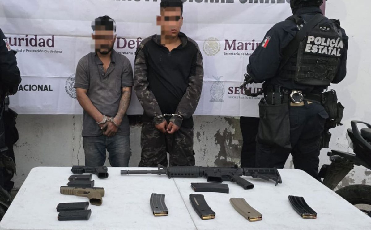 🚨🚨🚨Villa Unión -Sinaloa-

Por andar bloqueando y quemando vehículos, atoraron a estos 2 motonetos inbañables; les aseguraron

-1 R15
-2 cortas 
-9 cargadores
-192 balas
-2 motos