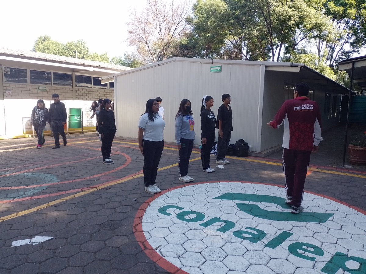 conaxoch's tweet photo. ¡Mente sana en cuerpo de Águila! 🦅🔥 
Gran jornada deportiva de #PontePila en el CONALEP Xochimilco. ¡Activando el talento y la energía de nuestros estudiantes! 👟💪
#conalep
#orgullosamenteconalep
#conalepcdmx https://t.co/0QjMXKE4O3