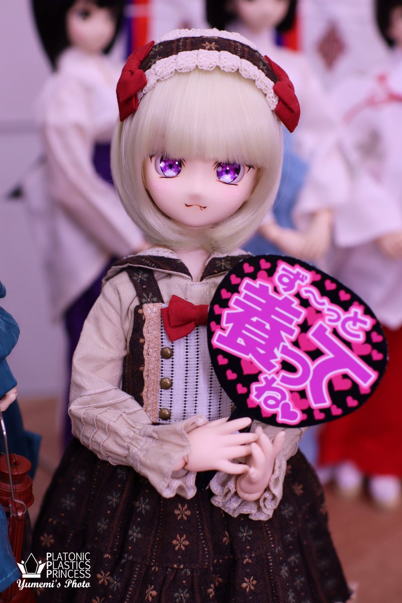 yumemi34's tweet photo. 長野に帰着してうちの子お手入れして定位置に・・・
ドルショの戦利品・・・

あとりえもにら@すばる（@monira_subaru）さま
カントリーワンピースセット
momoru_doll_house（@Momoru_Dolls）さま
カチューシャ
海里@ドールショウ77_5D09（@kairi0831__）さま
ドール用クッション

さて、寝ましょw https://t.co/jSCi42Eqd0