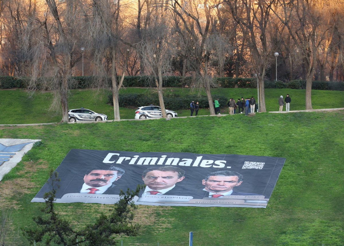🚨 URGENTE / NOTA DE PRENSA

Hazte Oír lo tiene claro: “la lona “Criminales”, con los rostros de Sánchez, Zapatero y Maduro, volverá a las calles”. 

La pancarta, que ha sido inaugurada este lunes 23 de febrero por un grupo de voluntarios afines, ha sido recuperada exitosamente