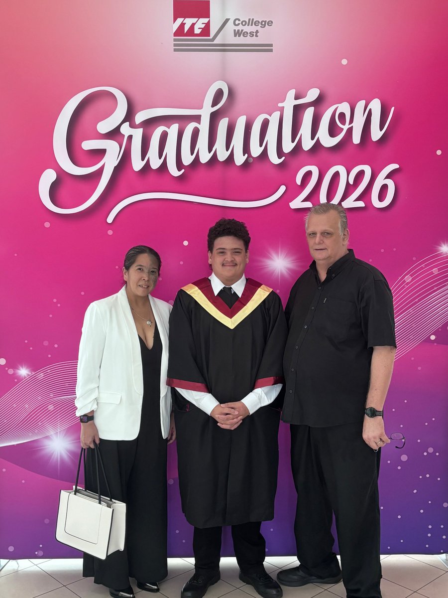 palmerdebra's tweet photo. My son Logan’s graduation. Certified automotive engineer. Could not be more proud of him.
#graduation #automotiveengineer #prideandjoy #son https://t.co/XGW65cWBWm