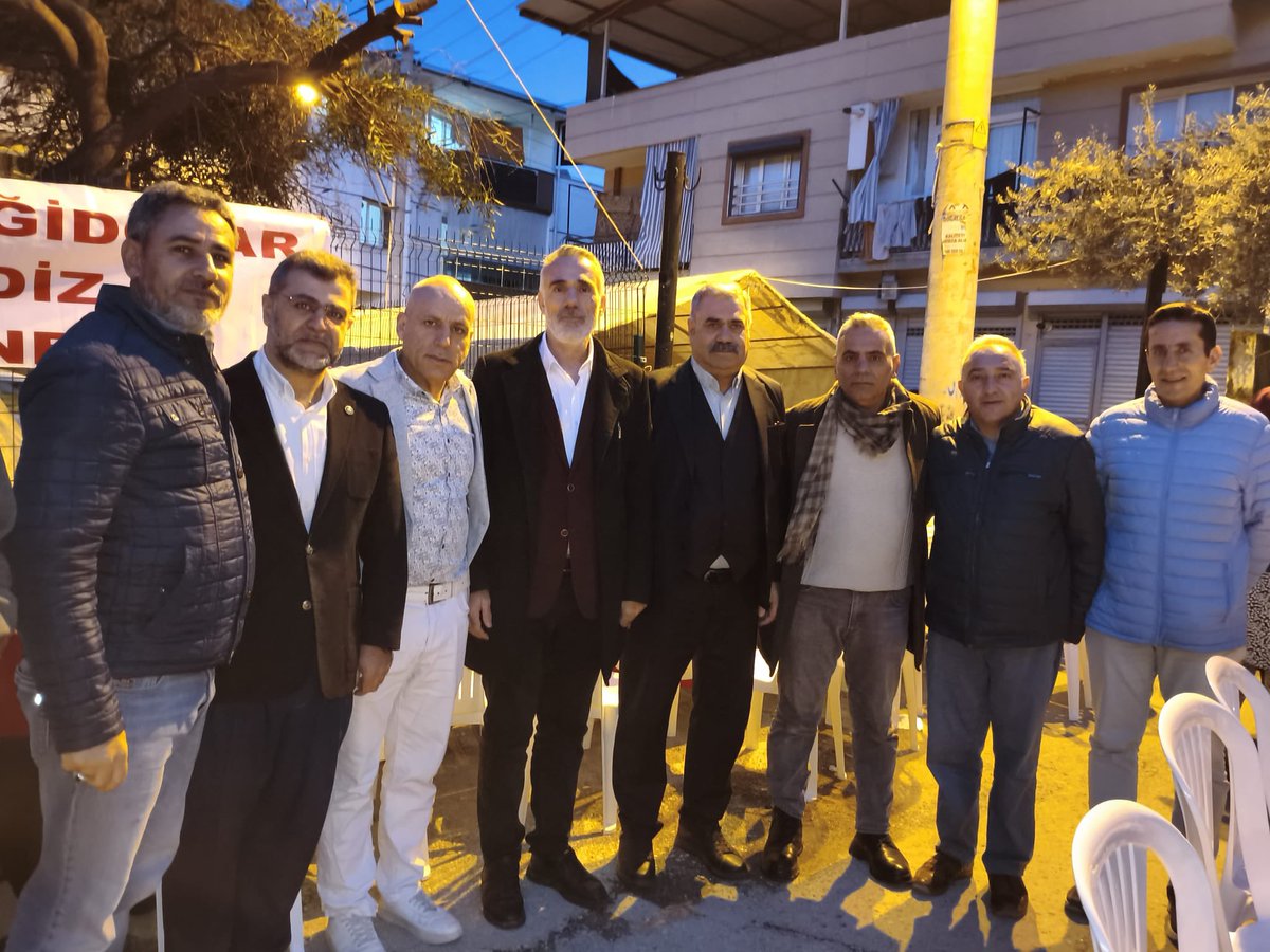 İlçe Başkanımız Recep Şani, beraberindeki heyetle birlikte Yiğidolar Gediz Derneği tarafından tertip edilen iftar programına katıldı.

Bu hayırlı organizasyonda emeği geçen, başta Yiğidolar Gediz Dernek Başkanı Suat Yavan olmak üzere tüm emeği geçenlere teşekkür ederiz.