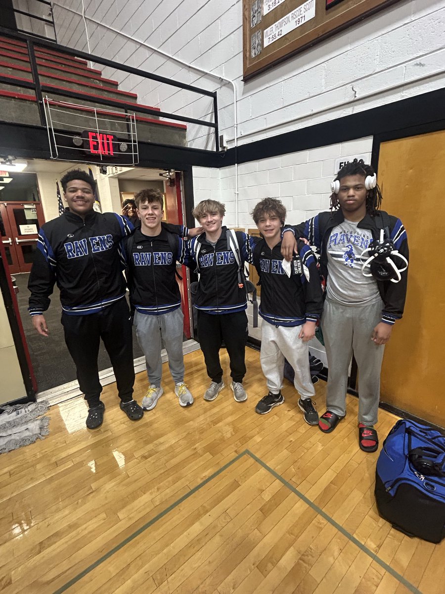 Congratulations to our 5 State Qualifiers who punched their ticket to the state tournament this past weekend!
126- Fynn Chancy
144- Lucas Sell
157- Cannon Klukvin
215- Rhykeem Donell
Athlete- Riyhad Jones