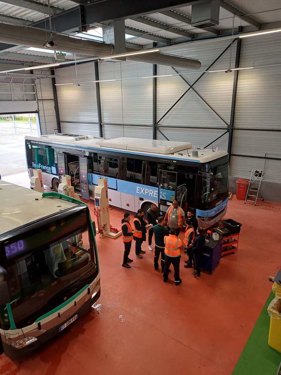 Bus Express Roissy tweet media