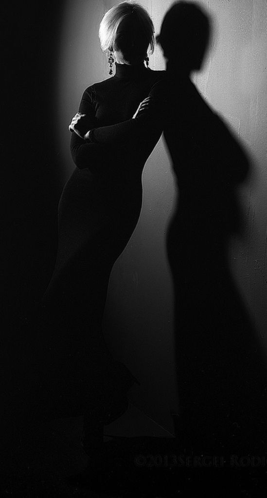 Aşırı samimiyet,
Gereksiz muhabbet,

Fazla insan sevmiyorum...