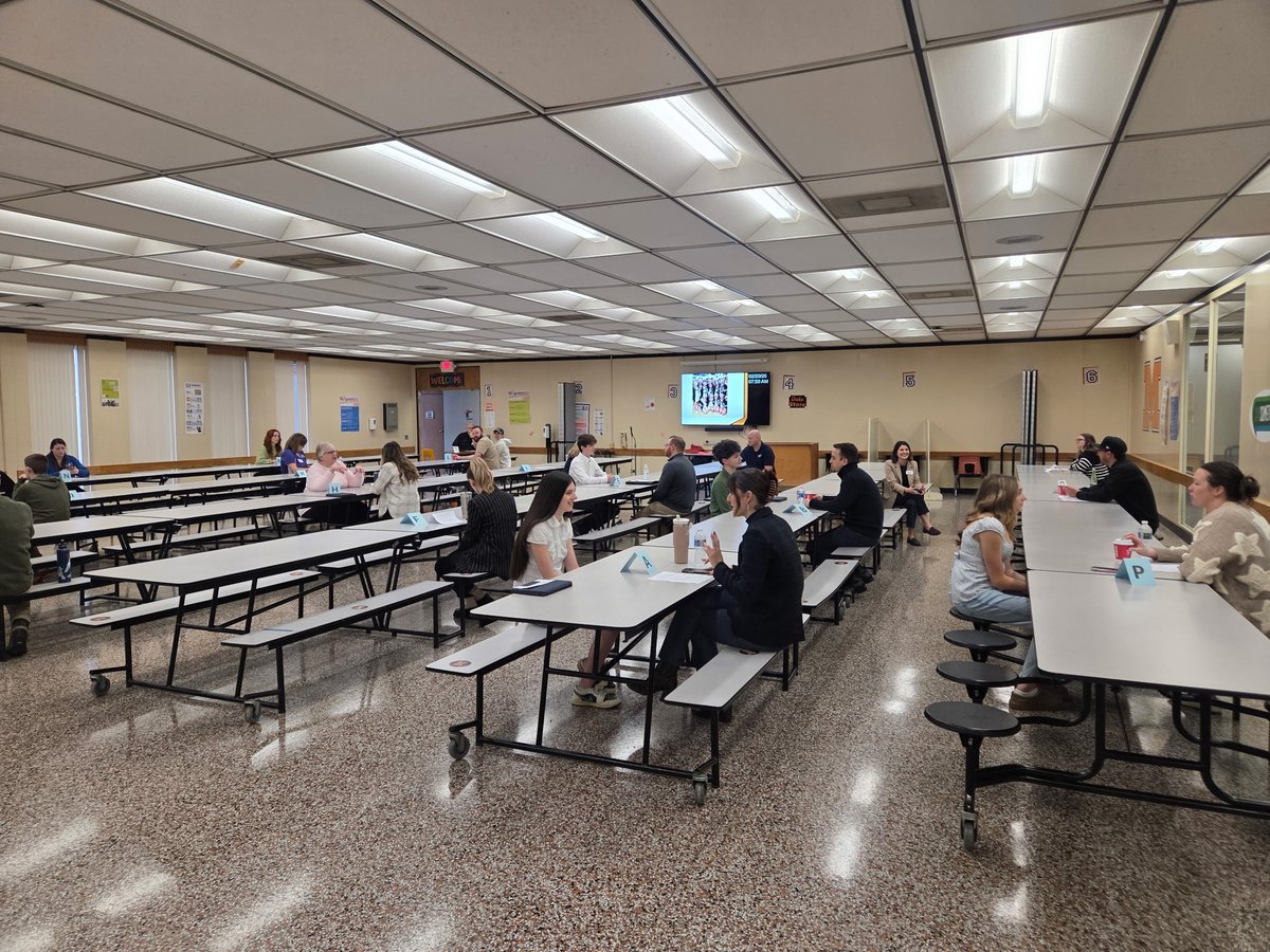 mms__official's tweet photo. On Friday, our 8th grade students participated in our Annual Career Day. Students were a part of a mock interview process and then rotated through stations including a career fair, Schoolinks activities and an opportunity to explore careers on the Oculus sets. #mmsdukes https://t.co/VULDCrDz5I