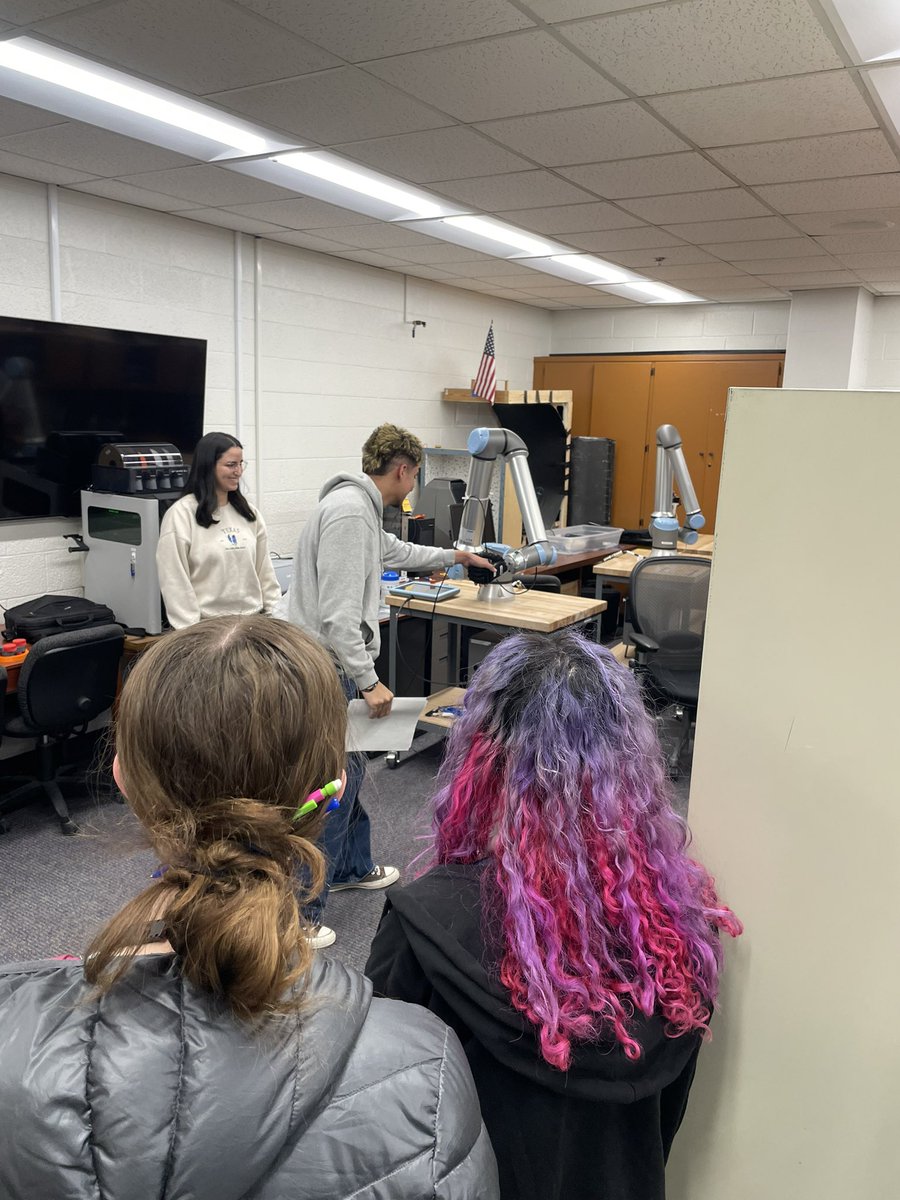 ChapinRobotics's tweet photo. E-Week in full throttle. https://t.co/fF8R3sKoRp