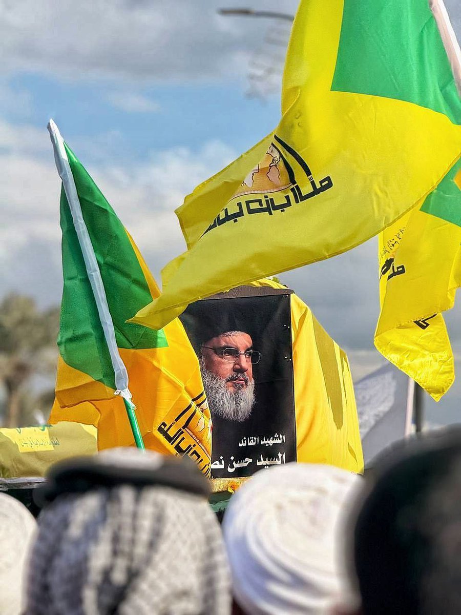 العهد مستمر والسلا،،ح في يدنا مرفوع والمقا،،ومة طريقنا الوحيد حتى تحرير فلسطين والقدس والعودة إلى كل شبر محتل.

#شهيد_الأمة
