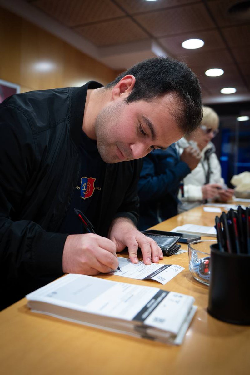 🔚 Arrenca la darrera setmana per omplir butlletes en suport a <a href="/JoanLaportaFCB/">Joan Laporta Estruch</a>
 
📍 Vine a signar a la seu del carrer Provença 173 o a qualsevol dels punts de recollida: joanlaporta.cat/signatures-joa…

Ells ja ho han fet. Tu encara pots donar la cara pel Barça!  🫵

#DefensemElBarça