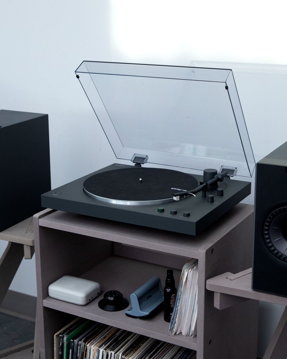 TurntableLab's tweet photo. Sony's #PSLX3BT is a re-design of the popular #PSLX310BT w/ same retro-modern aesthetic, fully automatic operation, Bluetooth output + built-in (switchable) phono preamp. now shipping!

⇢ https://t.co/tUxUIr6b4y

@SonyElectronics #ttlhifi #turntablelab https://t.co/mNZQjx9t5L