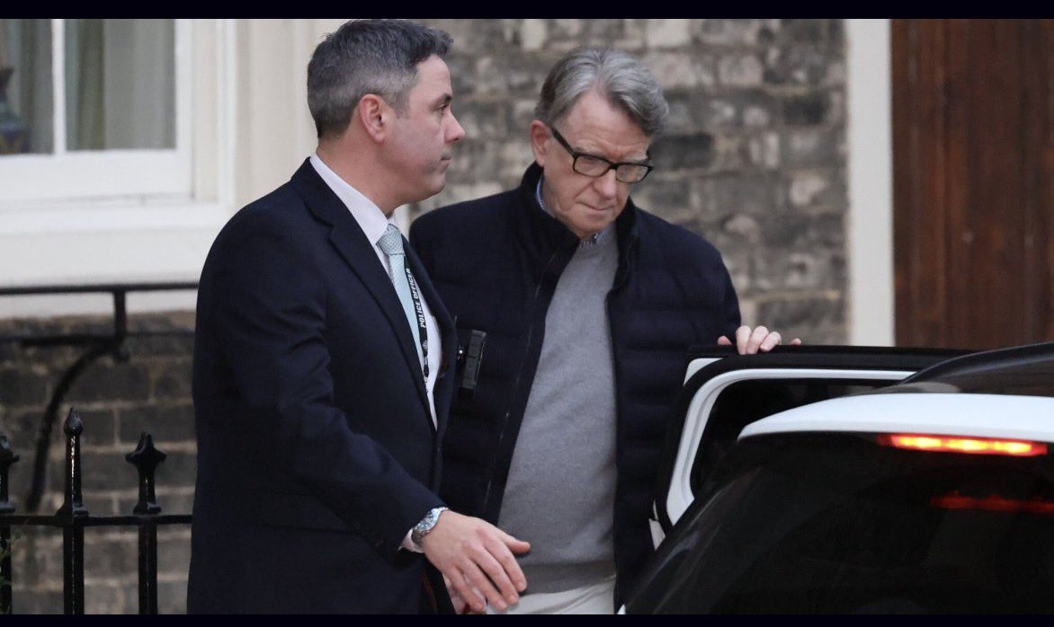 BREAKING

Lord Mandelson has been pictured being led from his home by plain clothed police officers…

thetimes.com/article/c67442…