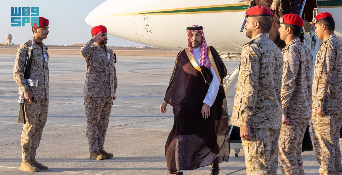 SPAregions's tweet photo. أمير منطقة الحدود الشمالية يستقبل نائب أمير المنطقة لدى وصوله إلى مطار عرعر.
https://t.co/H2z7dtuk3C
#واس https://t.co/bn8t3HPWqg