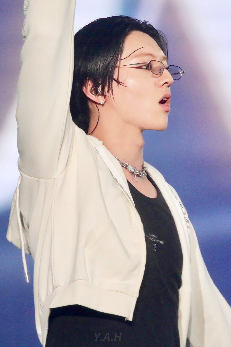 𝙔.𝘼.𝙃 tweet media