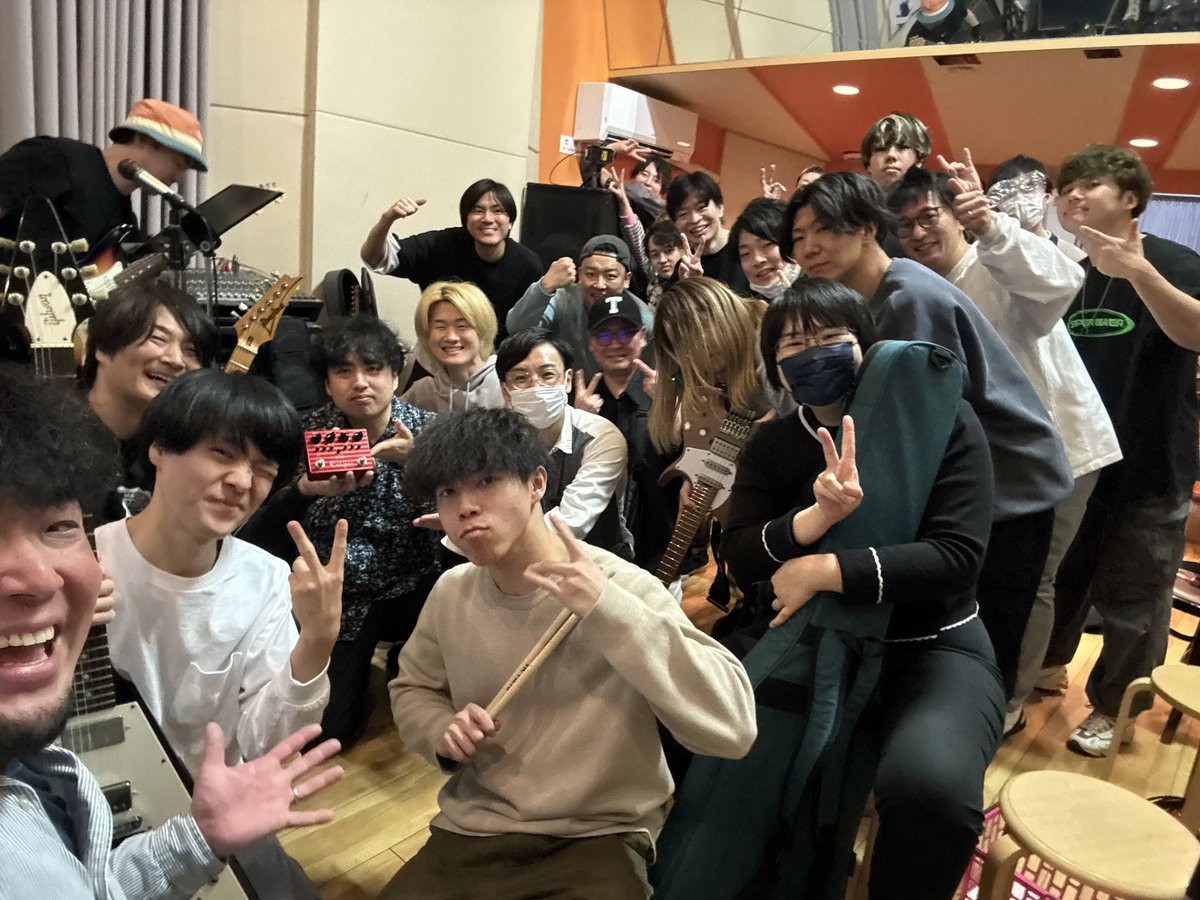 HOWジャムセッション東京🗼
東京企画第三弾にも関わらずたくさんのプレイヤーの方に遊びに来てくれてめちゃくちゃ楽しい時間になりました！

大阪からのミュージシャン達が来てくれたり、セッション初めての方々が参加してくれたりで新鮮さもありつついつもの温かい感じもあり。本当に良い夜でした。