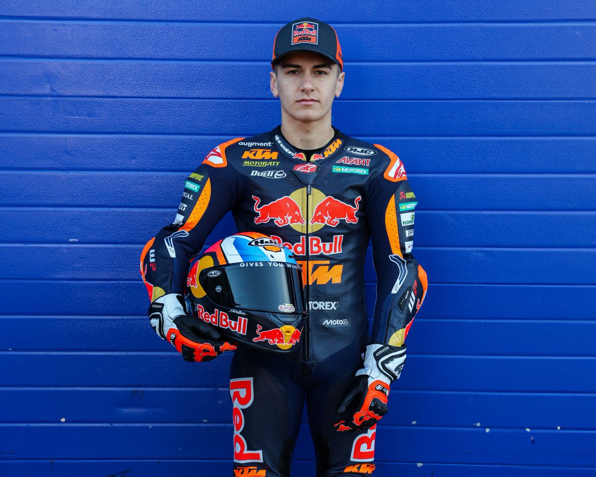 RedBull_KTM_Ajo's tweet image. Alvaro Carpe: “This year I want to achieve my first win in the class”

🔗 bit.ly/4qQ7TYk

| #AC83 | #Moto3 | #PreSeason | #Interview | #GivesYouWings | #ReadyToRace | #MotoGP | #AjoFamily |