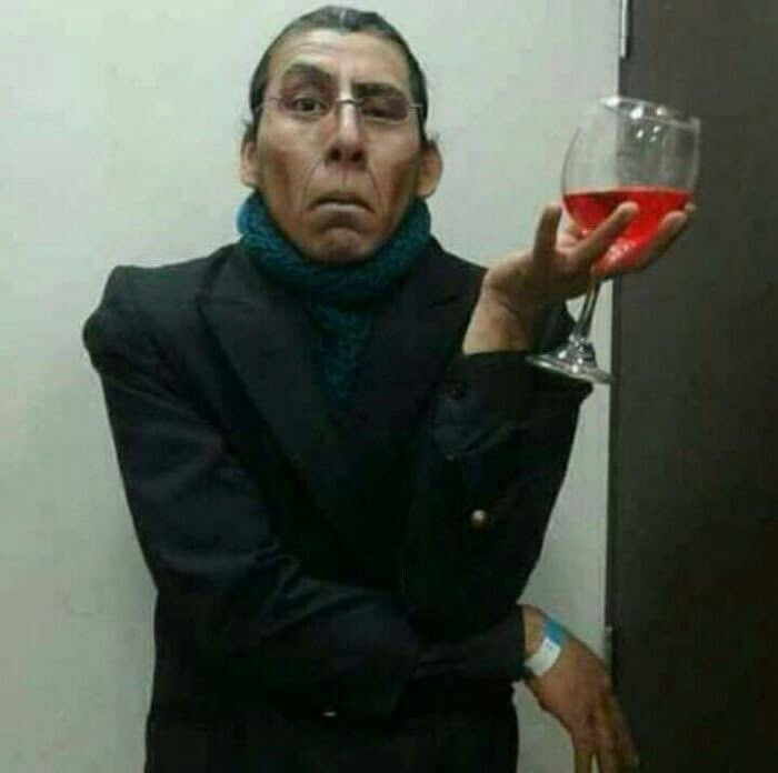 el primer programa de gran hermano siempre es uno de los mejores xq vez a todos los q van a aparecer, los prejuzgas y después termina siendo cualquier cosa