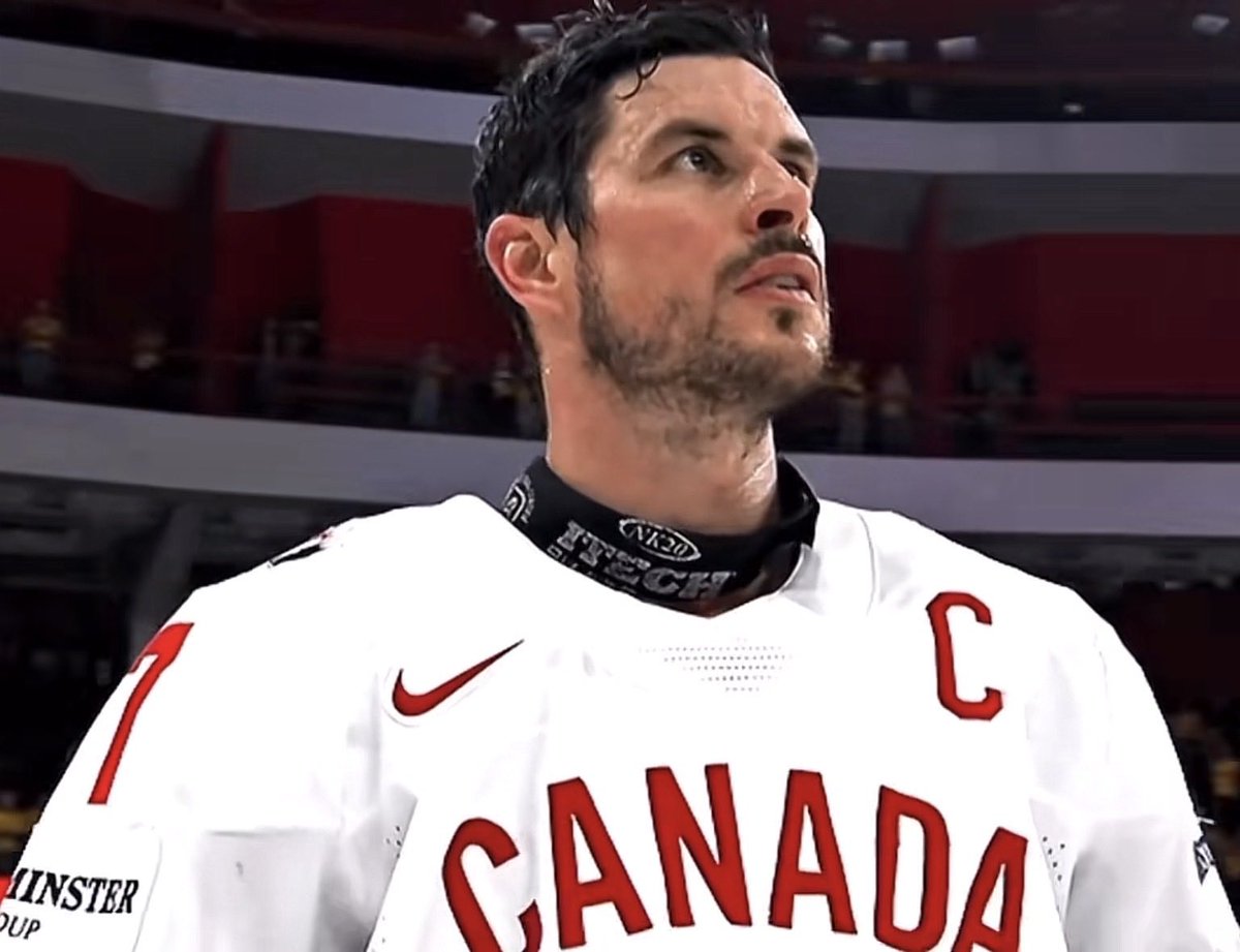 x - mau 🏒 tweet media