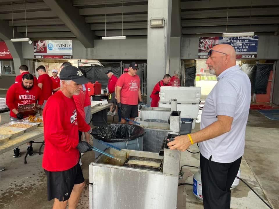 HuddleUpNSU's tweet photo. HUDDLE UP! FISH FRY - MARCH 6th - Support your appetite and Colonel Football: https://t.co/x3kqGYpVB3

Fried fish, southern style white beans, classic cool cabbage coleslaw and a fresh slice of French bread. - 

Pickup HOME SIDE of the Stadium or FREE delivery for orders of 10. https://t.co/IxFWuOoNWQ