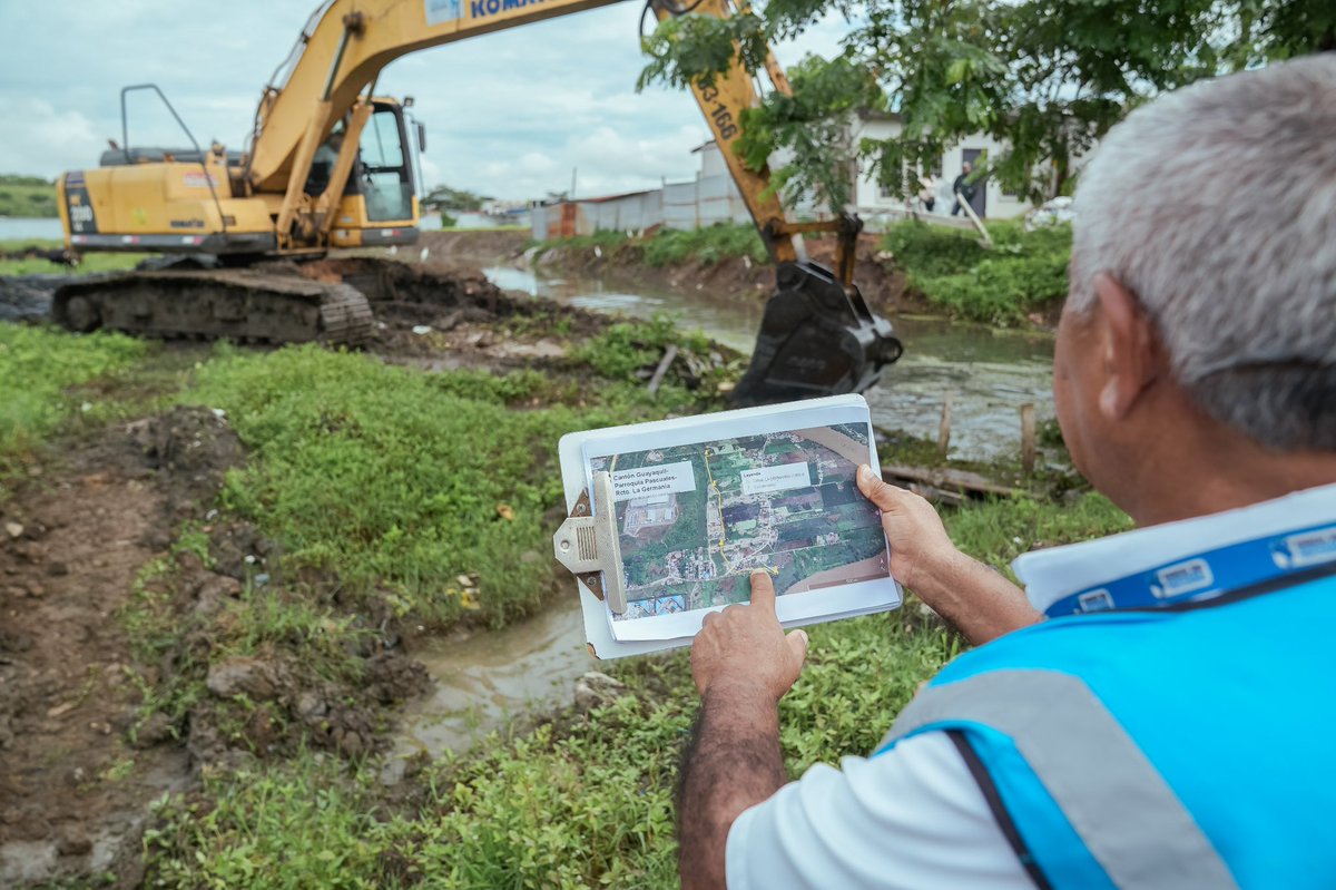 ✅ En la parroquia Pascuales, recinto La Germania, avanzamos con la limpieza y desazolve del canal, que cuenta con una longitud de 1.8 km.

Esta intervención permite mejorar el flujo del agua y previene inundaciones en el sector ante la época lluviosa. 🌧️ 

#GuayasHace 💪🏻