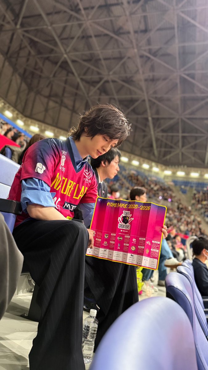 yuyutata317's tweet photo. 先日の #始球式 🏐💛
毎年少しずつ #グレベア グッズが増えていく笑🐻
でマネさんコソッとどちらをお撮りで?笑
また来年も玉ちゃんお呼ばれするといいな🏐💛🫧
で一緒に写ってると信じてる𐤔𐤔𐤔
#玉森裕太
#Naturelab https://t.co/B11AK41njL