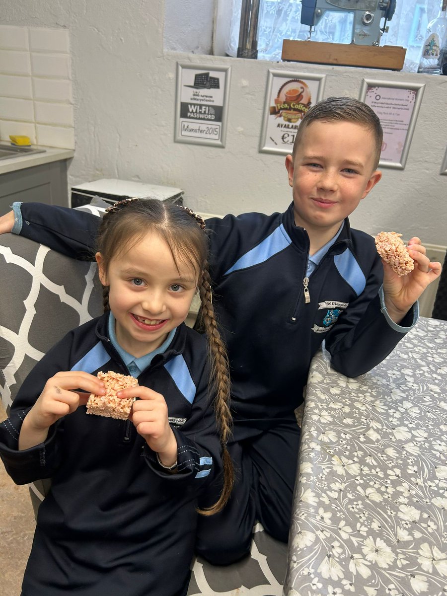 stmarysnsLK's tweet photo. 1st Class will be baking over the next few weeks in small groups. Our first group had great fun today making Rice Krispie Squares. They even got to sample them at the end! Our baking is linked to the Procedural Genre in Literacy 👨‍🍳 👩‍🍳 ✍️ 🔡 #RealLifeLearning #Integration https://t.co/VvOpyhQhho