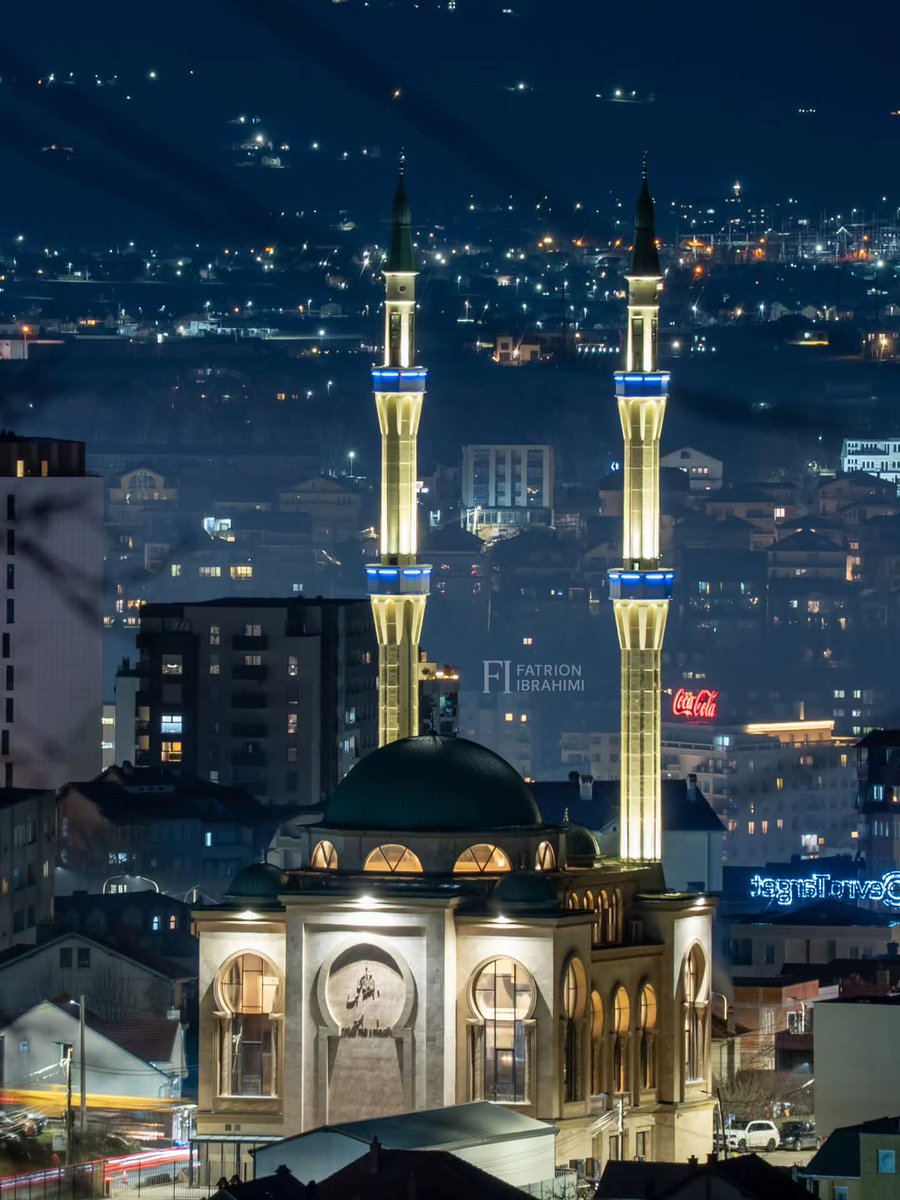 VrojtuesitPR's tweet photo. Xhamija e Matit ne Ramazan. Foto nga Fatrion Ibrahimi. #Prishtina https://t.co/GkAvWfZdoJ