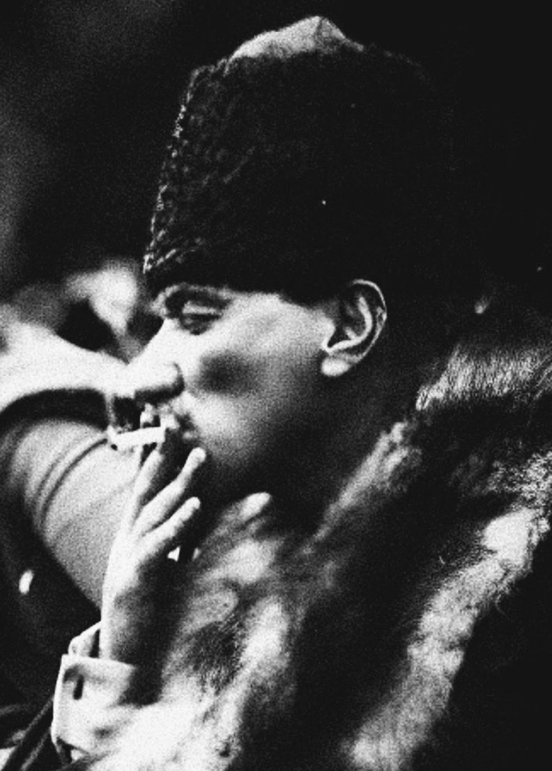 Devleti oluşturan temel unsur Türk Milleti, dili TÜRKÇEDIR.