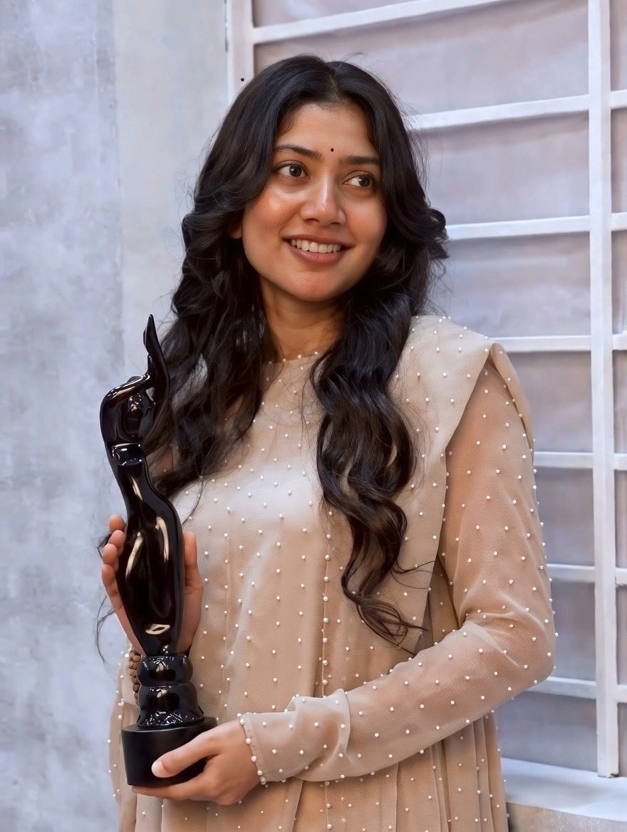 GOcineverse's tweet photo. A decade of brilliance. Seven Filmfares. Three languages. One phenomenon — Sai Pallavi.

#SaiPallavi #FilmfareAwardsSouth https://t.co/awFtyR8GN0