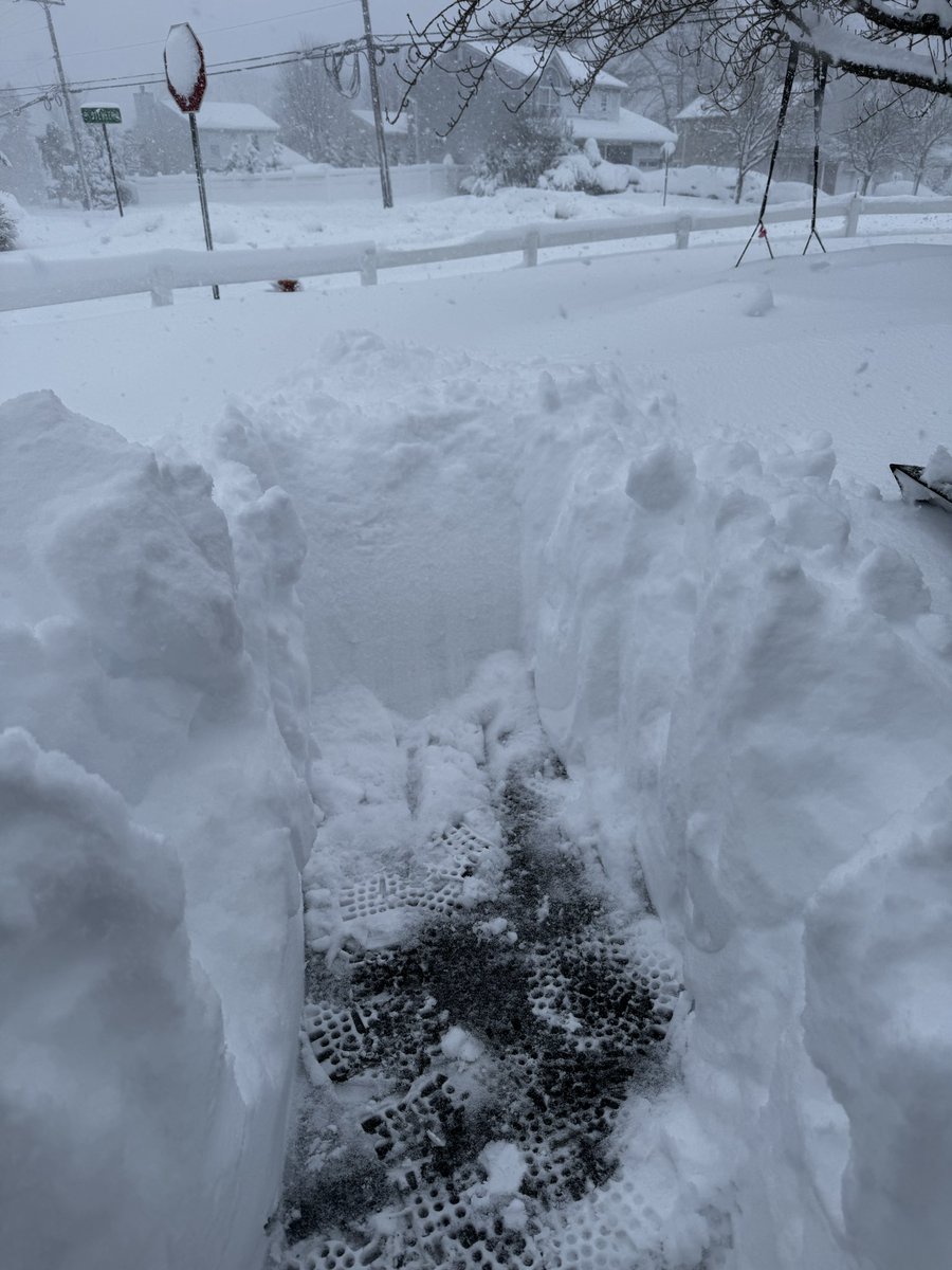 clintorious's tweet photo. @MikeysRetro Daym I was shoveling snow LOL https://t.co/QEG2fbdKl0