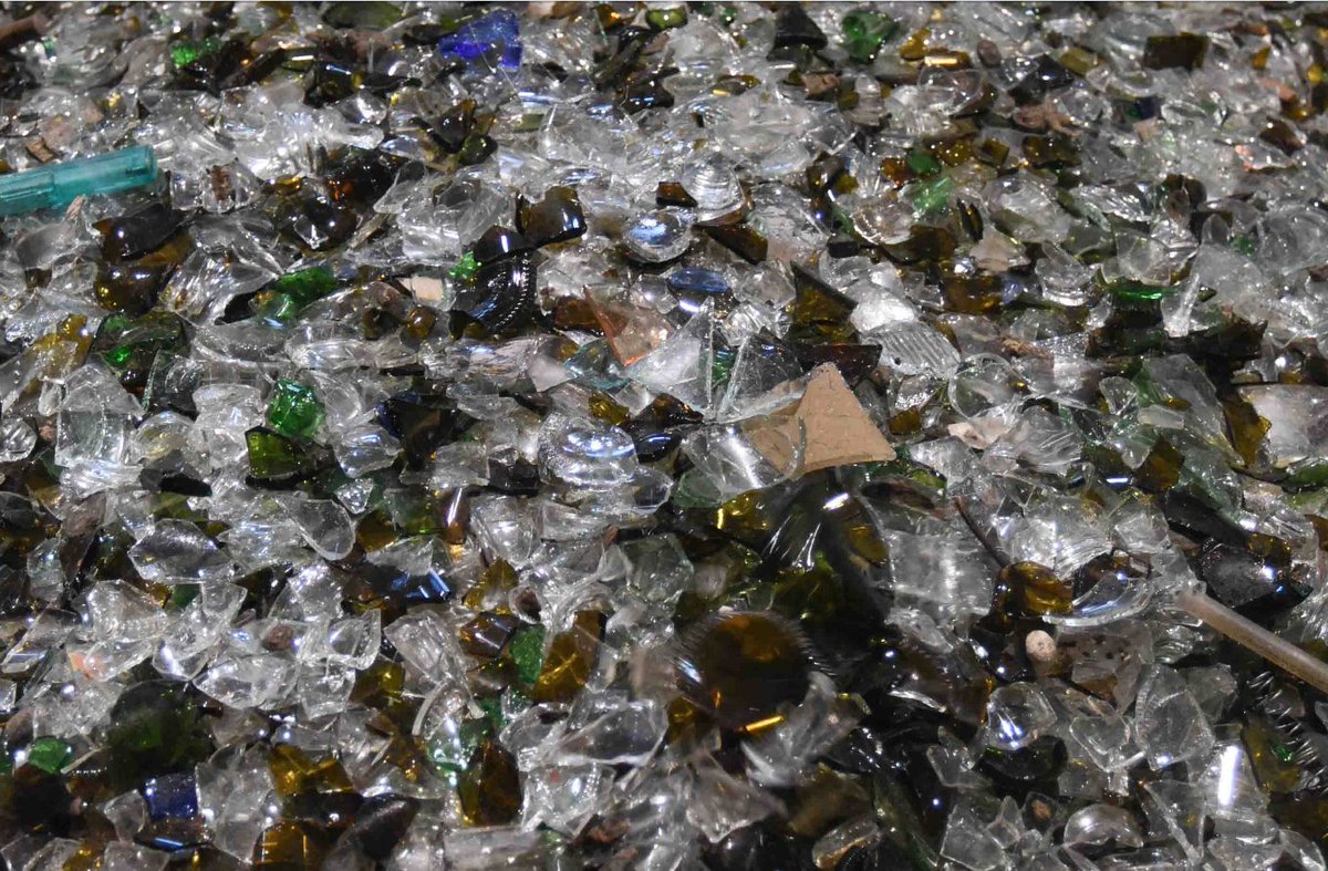 maresmecircular's tweet photo. 🍾 A més, hem recuperat 10 tones més de vidre com els de les ampolles provinents del contenidor gris, respecte el 2025. Això representa un 3% més de materials que es podran reciclar i així estalviar grans quantitats de matèries primeres! https://t.co/37MeYn0Frf