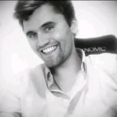 R0bert Kurwica tweet media