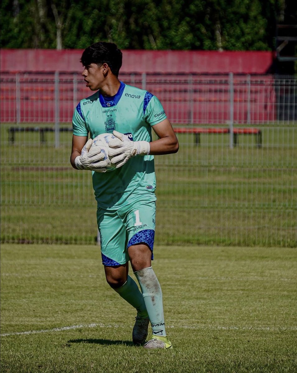 BautiMeling's tweet photo. #GELP Jeremías Ochoa, arquero categoría 2009 y que este año hizo pretemporada con Reserva, convocado para la Selección Argentina Sub-17. La idea es evaluarlo para el Sudamericano.

ℹ️ @0221comar https://t.co/lD5kJl9stO